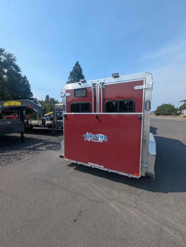 New Frontier 6 Pen Livestock Trailer - Image 7