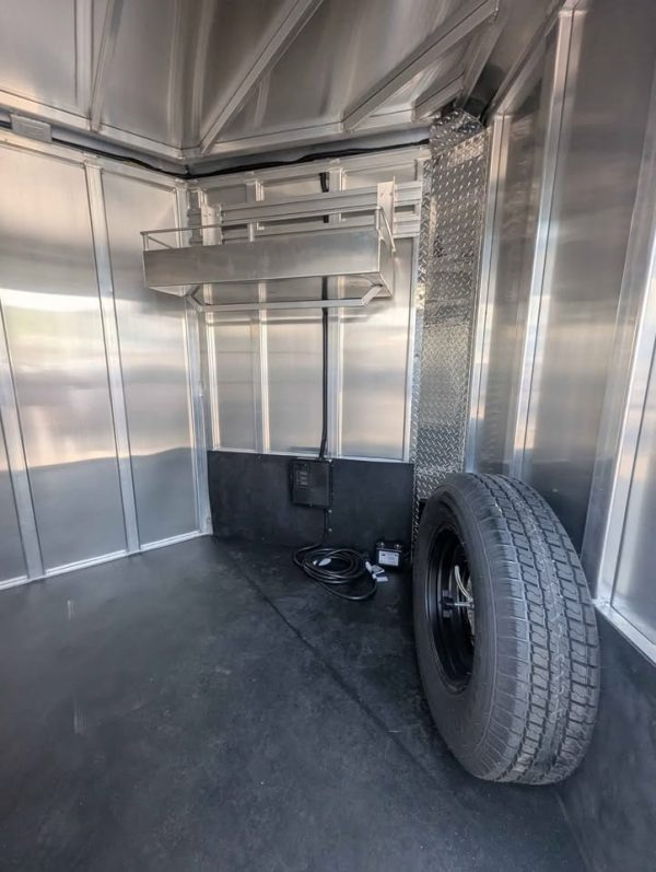 New Frontier 6 Pen Livestock Trailer - Image 8