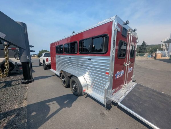 New Frontier 6 Pen Livestock Trailer - Image 3
