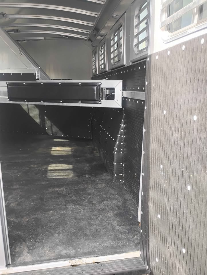 2022 Platinum 4Horse BP - Image 8