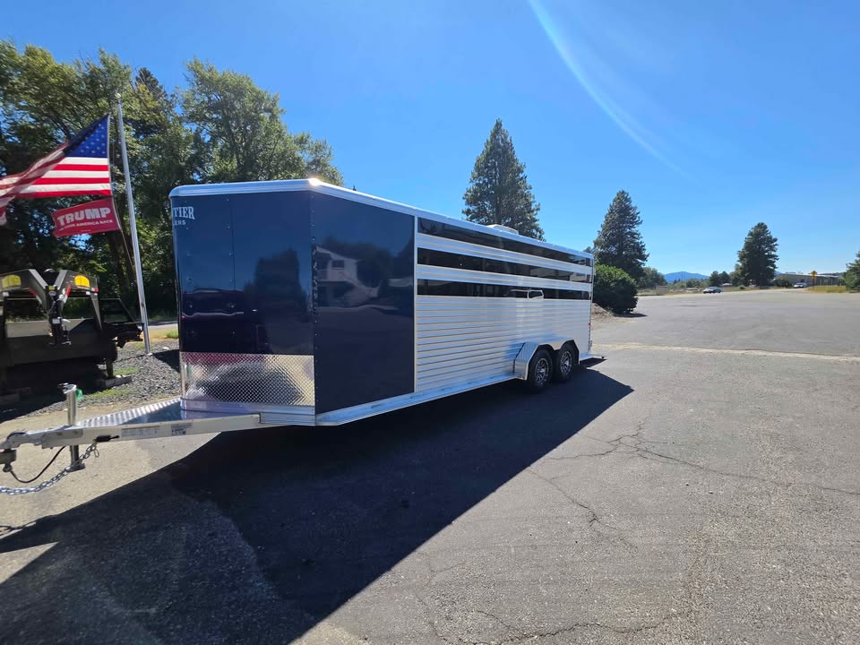 New Frontier 8 Pen Livestock Trailer - Image 3