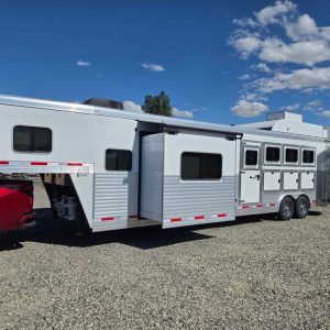 New Sooner Lariat 4 Horse 8414 Living Quarter Trailer